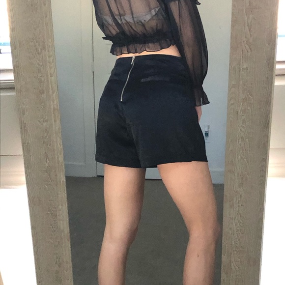 Shorts - Picture 4 of 5